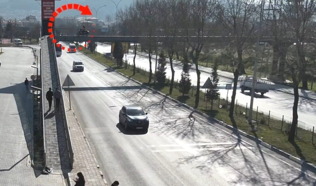 Kütahya İl Emniyet Müdürlüğü, yaya üst geçitlerinin sadece yayaların güvenli