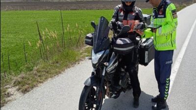 Kütahya’da, jandarma ekiplerinin katılımıyla motosiklet ve motorlu bisiklet sürücülerine yönelik