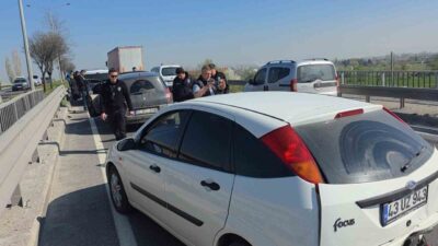 Kütahya’da yaşanan zincirleme trafik kazasında 5 araç birbirine girdi ve