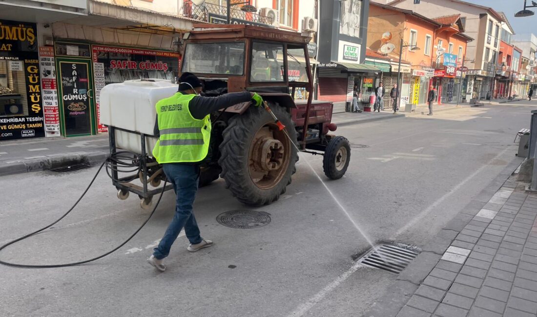 Yozgat’ın Yerköy ilçesinde baharın gelmesiyle birlikte belediye ekipleri larva ilaçlama