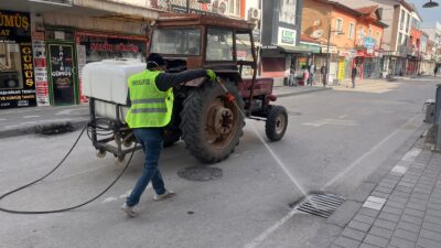 Yozgat’ın Yerköy ilçesinde baharın gelmesiyle birlikte belediye ekipleri larva ilaçlama