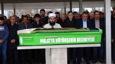 Malatya’da bir yüzme havuzunda rahatsızlanarak hastaneye kaldırılan 45 yaşındaki bir