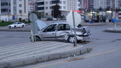 Malatya’da meydana gelen trafik kazasında bir hafif ticari araç ile