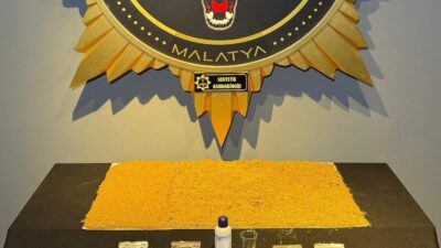 Malatya’da polis, sokaklarda uyuşturucu satışı yapan ‘torbacı’ olarak bilinen şahıslara