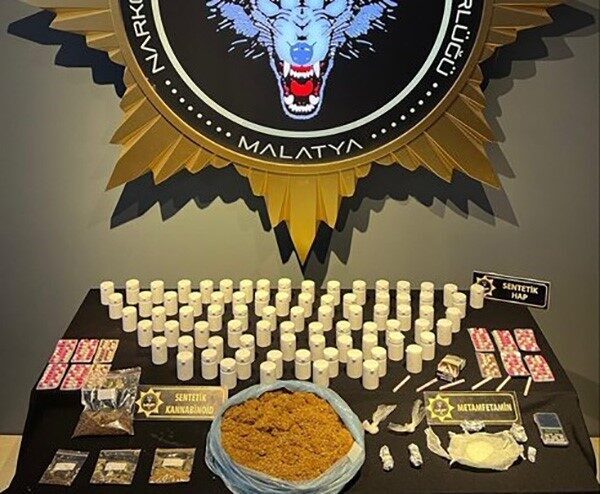 Malatya’da polis ekipleri tarafından gerçekleştirilen uyuşturucu operasyonunda 11 kişi yakalanarak