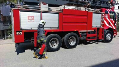 Manavgat ilçesindeki bir dairenin bacasında çıkan yangın, itfaiye ekipleri tarafından