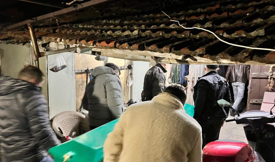 Manisa’nın Kula ilçesinde yalnız yaşayan 53 yaşındaki bir kişi, evinde