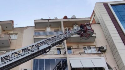 Turgutlu ilçesindeki bir apartman dairesinde, çamaşır makinesinden çıkan yangın kısa