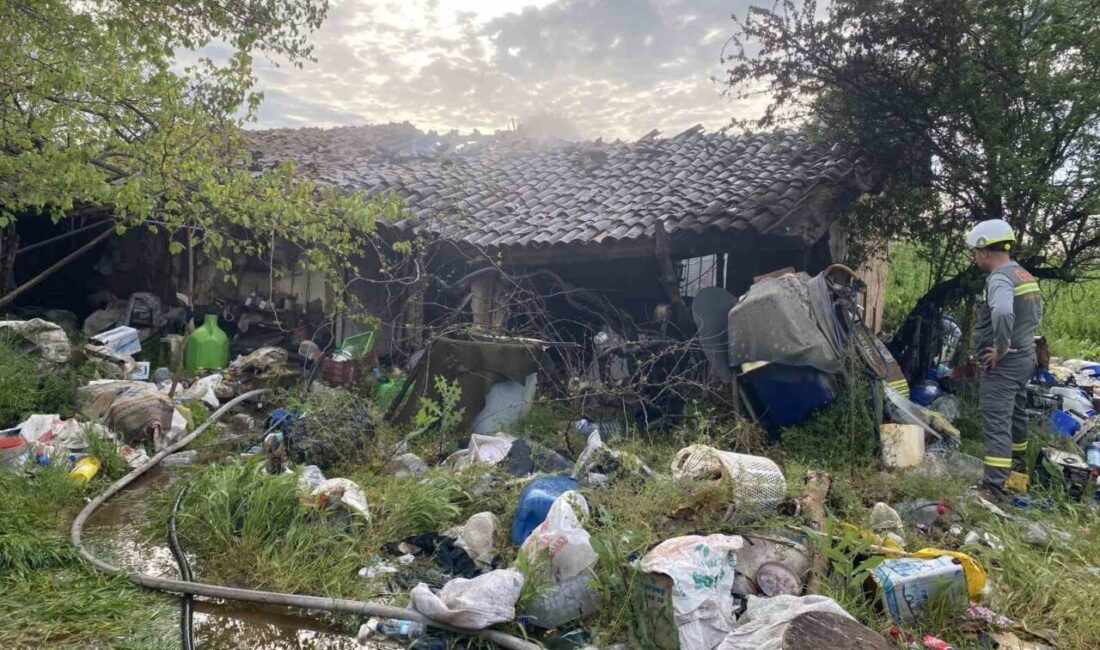 Manisa’nın Alaşehir ilçesinde bir evde çıkan yangın sonucunda bir kişinin