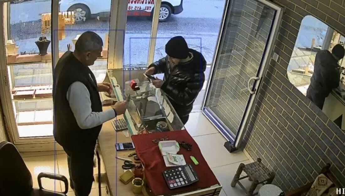 Mardin’in Nusaybin ilçesinde bulunan bir kuyumcudan, yaklaşık 60 bin lira