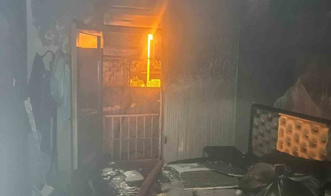 Artuklu ilçesinde bulunan bir müstakil evde çıkan yangın, itfaiye ekiplerinin