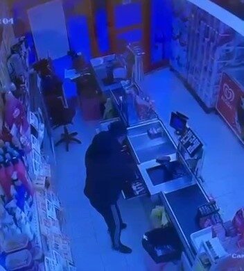 Bursa’da bir marketten para ve sigara çalan bir hırsızın izi