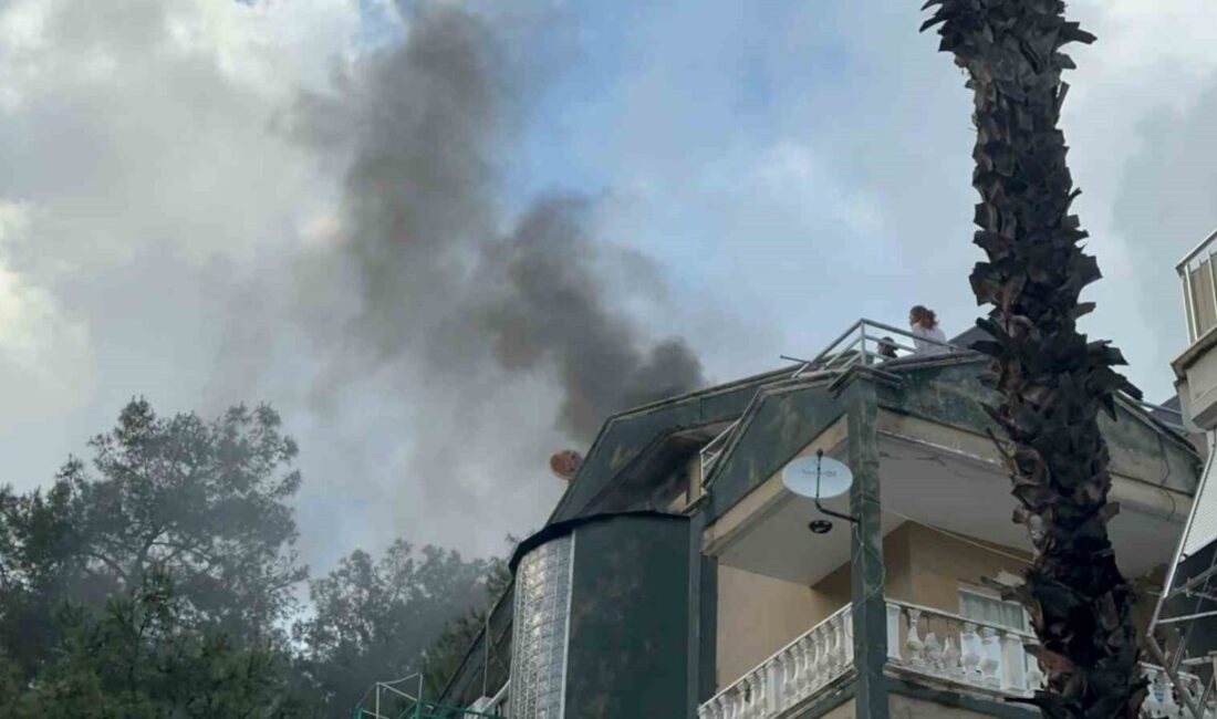 Marmaris ilçesindeki Siteler Mahallesi’nde bulunan beş katlı bir apartmanın çatı