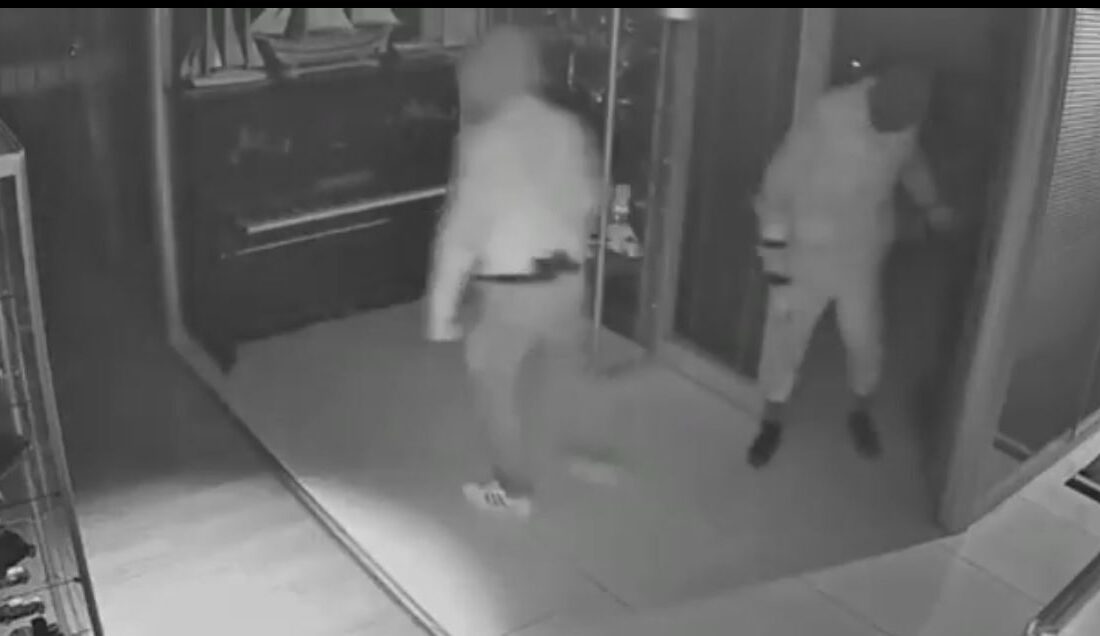 Bursa’nın Kestel ilçesinde iki ayrı iş yerinden çelik kasaların çalındığı