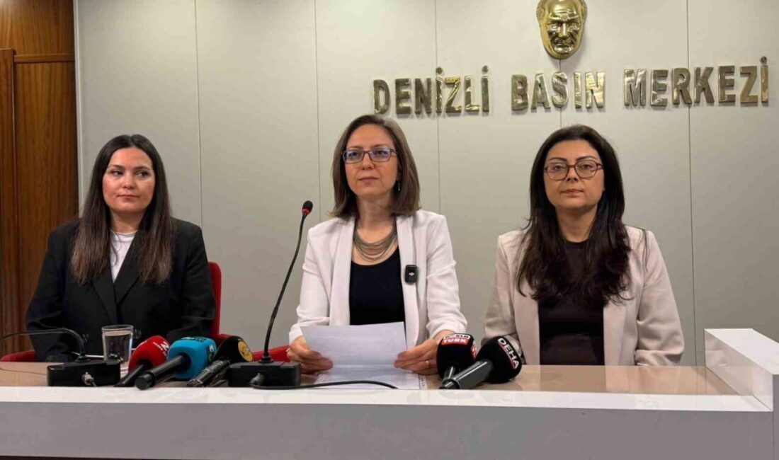 Denizli Zübeyde Hanım Anaokulu’nda gerçekleştirilen 23 Nisan kutlamalarında, mehter marşının