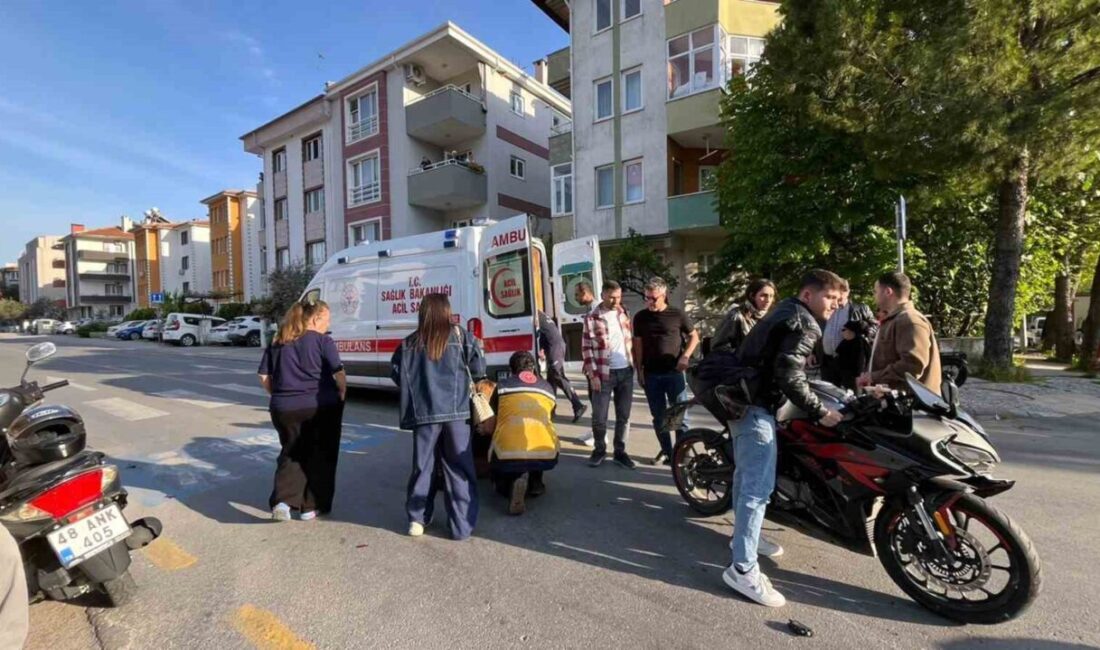 Muğla’nın Menteşe ilçesinde bugün meydana gelen trafik kazası, motosikletin bir