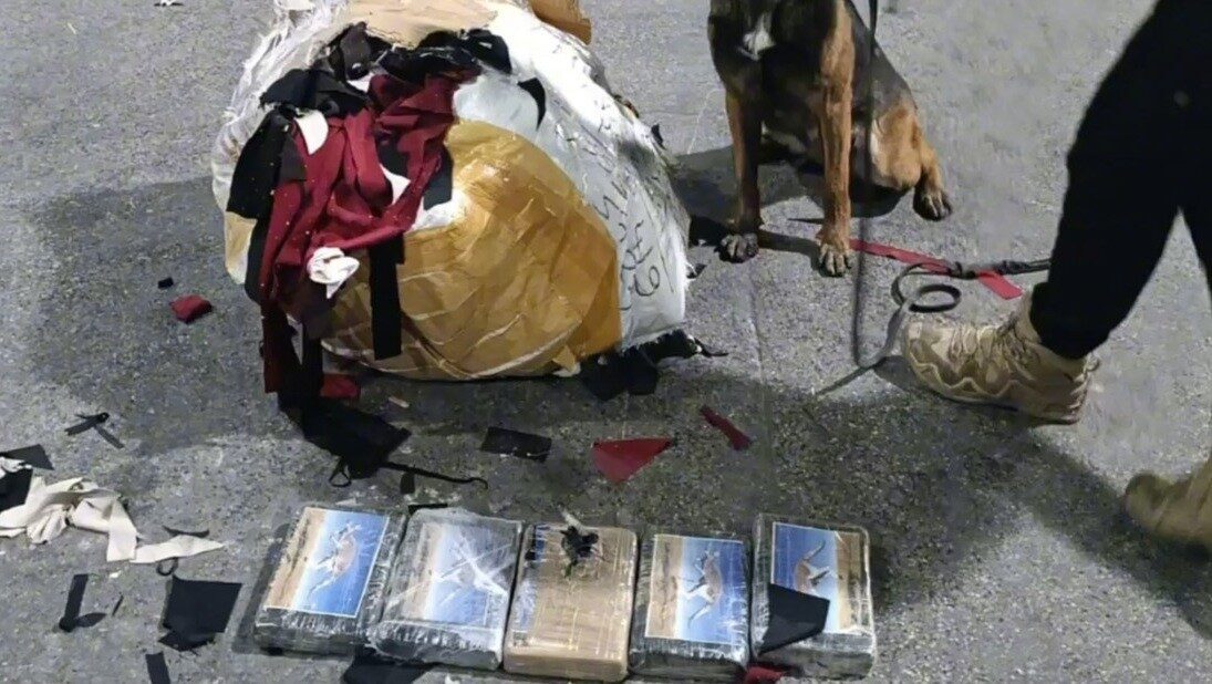 Mersin’de polis ekipleri tarafından gerçekleştirilen operasyonda bir iş yerinde yapılan