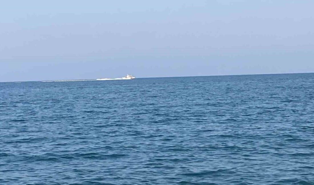 Mersin’in Silifke ilçesi açıklarında deniz yüzeyinde 2 erkek cesedi bulundu.