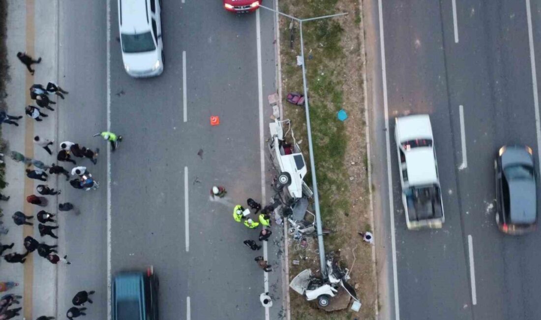 Erdemli’de meydana gelen trafik kazasında, hafif ticari aracın otomobile çarpması