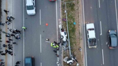 Erdemli’de meydana gelen trafik kazasında, hafif ticari aracın otomobile çarpması