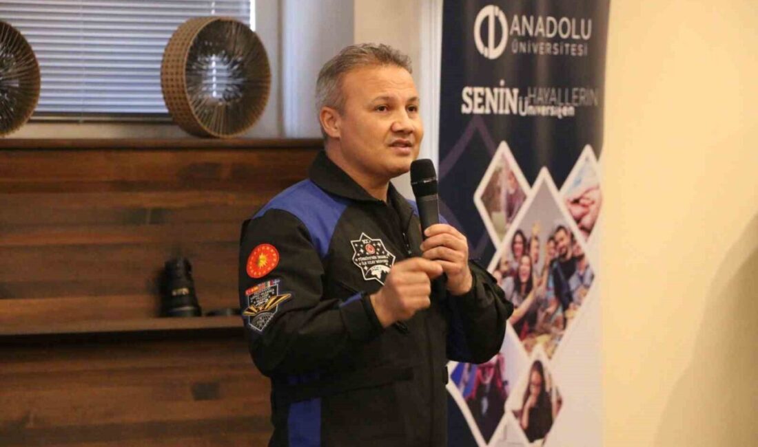 Alper Gezeravcı, Türkiye’nin ilk astronotu olarak Eskişehir Anadolu Üniversitesi’nde gençlerle