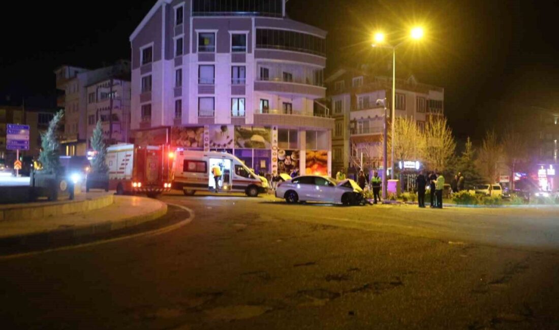 Nevşehir’de meydana gelen trafik kazasında otomobil ile minibüs çarpıştı, 1’i