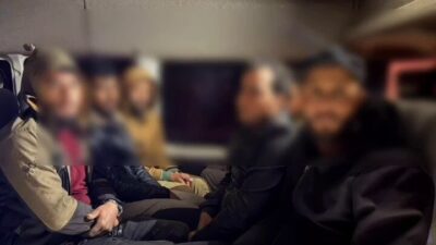 Hatay’da polis ekipleri tarafından yapılan takip sonucunda durdurulan bir minibüste