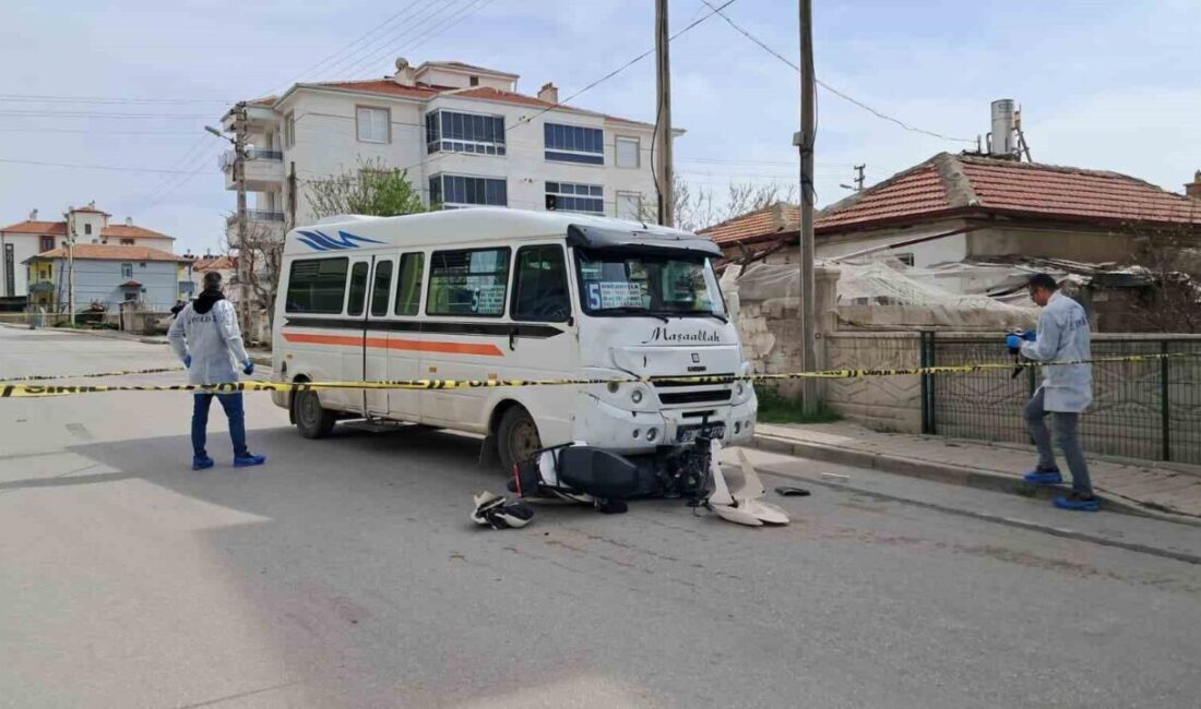 Karaman’da meydana gelen bir trafik kazasında, yolcu minibüsü elektrikli bisikleti