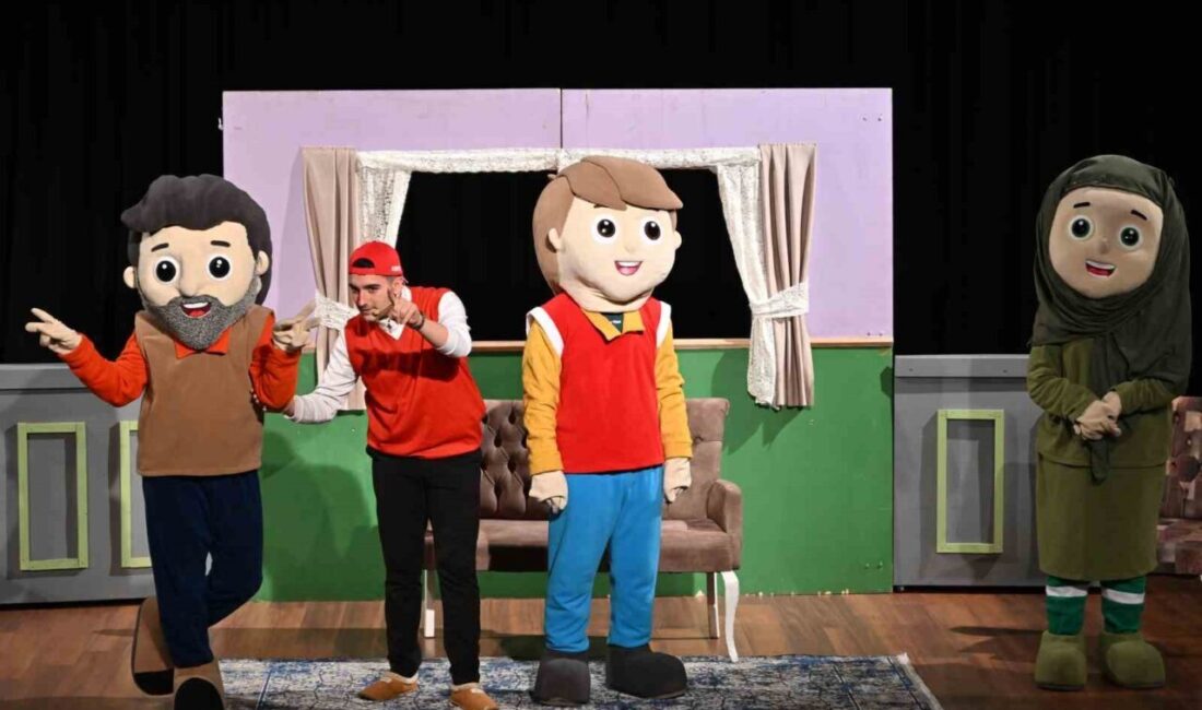 Esenyurt Belediyesi, Şehit Erol Olçok Kültür Merkezi’nde sergilenen “Aziz’in İstanbul