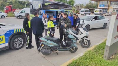 Manavgat ilçesinde motorlu bisiklet ile motosikletin çarpıştığı trafik kazasında sürücülerin