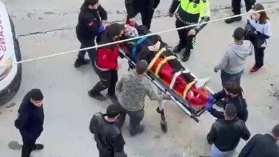 Adıyaman ilinde, bir motosikletin kontrolünü kaybederek park halindeki bir otomobile