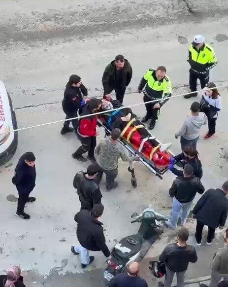 Adıyaman ilinde, bir motosikletin kontrolünü kaybederek park halindeki bir otomobile