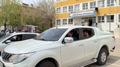 Şanlıurfa’nın Siverek ilçesinde, bir öğrenci velisi olduğunu iddia eden bir
