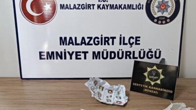 Muş’ta, Narkotik ekipler tarafından gerçekleştirilen operasyonlarda bir araçta skunk olarak