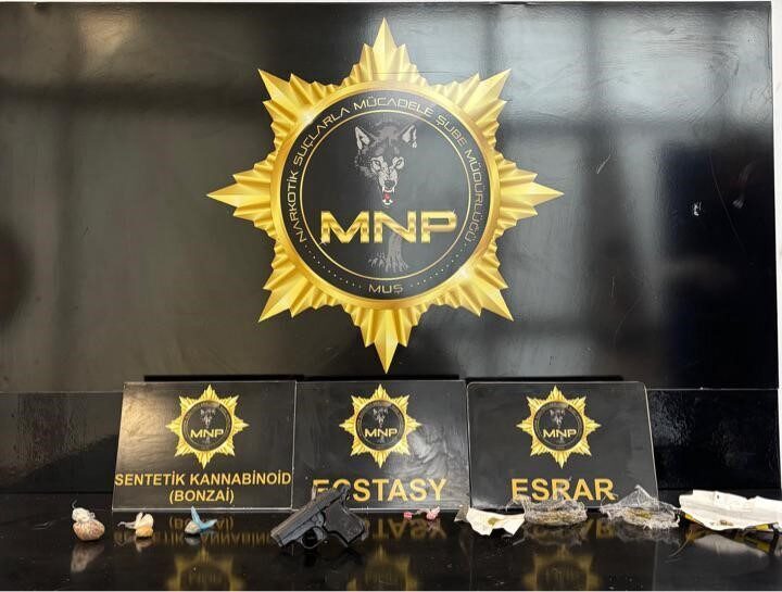 Muş’ta gerçekleştirilen narkotik operasyonunda 9 ikamette yapılan aramalarda uyuşturucu madde