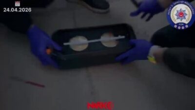 Hatay’da polis ekipleri tarafından gerçekleştirilen bir operasyonda, bir otomobilde bulunan