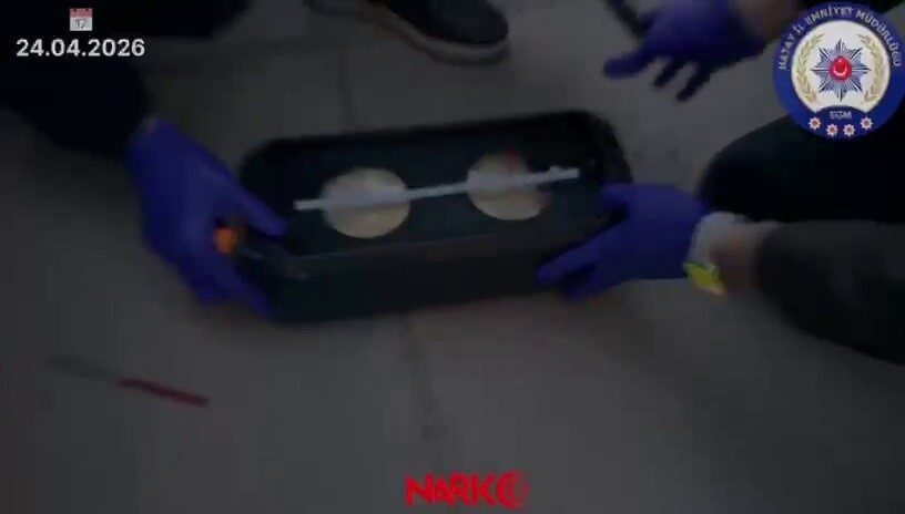 Hatay’da polis ekipleri tarafından gerçekleştirilen bir operasyonda, bir otomobilde bulunan