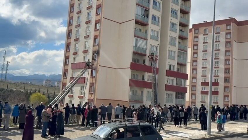 Niğde’deki bir apartmanın 5. katında meydana gelen yangın, itfaiye ekipleri