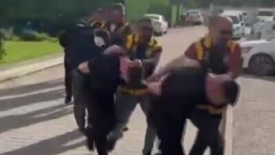 Adana’da, Yavuz Selim Ortaokulu’nun çevresinde tabanca ile havaya ateş açarak