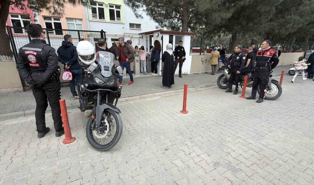 Edremit ilçesinde öğrencilerin güvenliği için emniyet güçleri harekete geçti. Sabahın