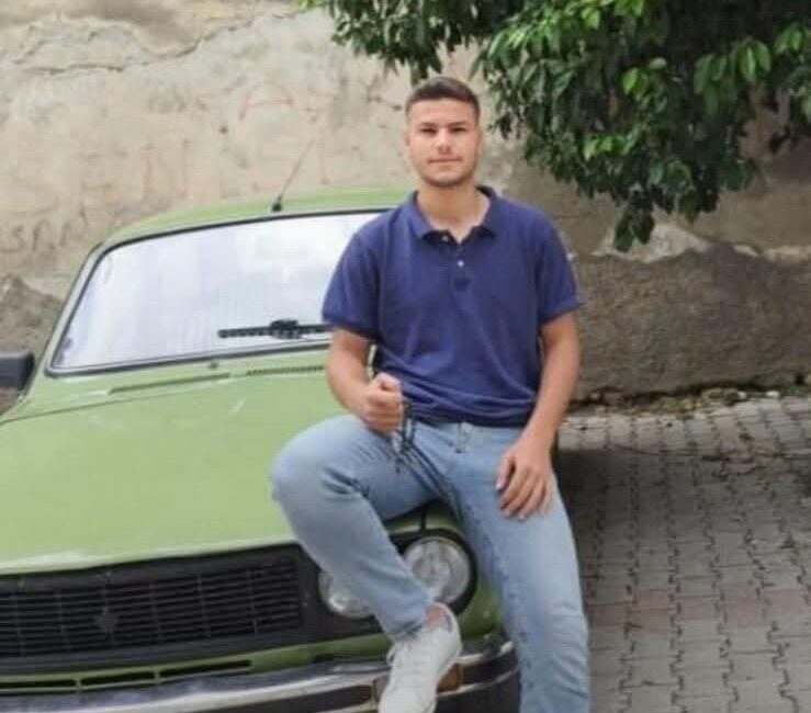 Kadirli ilçesinde meydana gelen bıçaklı kavgada 19 yaşındaki bir genç