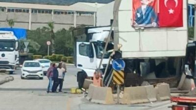 Osmaniye Organize Sanayi Bölgesi girişinde meydana gelen trafik kazasında, tır