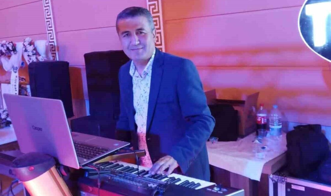 55 yaşındaki müzisyen Yaşar Tuncer, Aydın’ın Nazilli ilçesinde bir yolcu