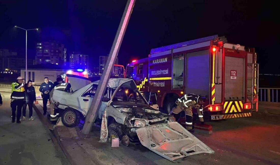 Karaman’da bir otomobilin aydınlatma direğine çarpması sonucu meydana gelen trafik