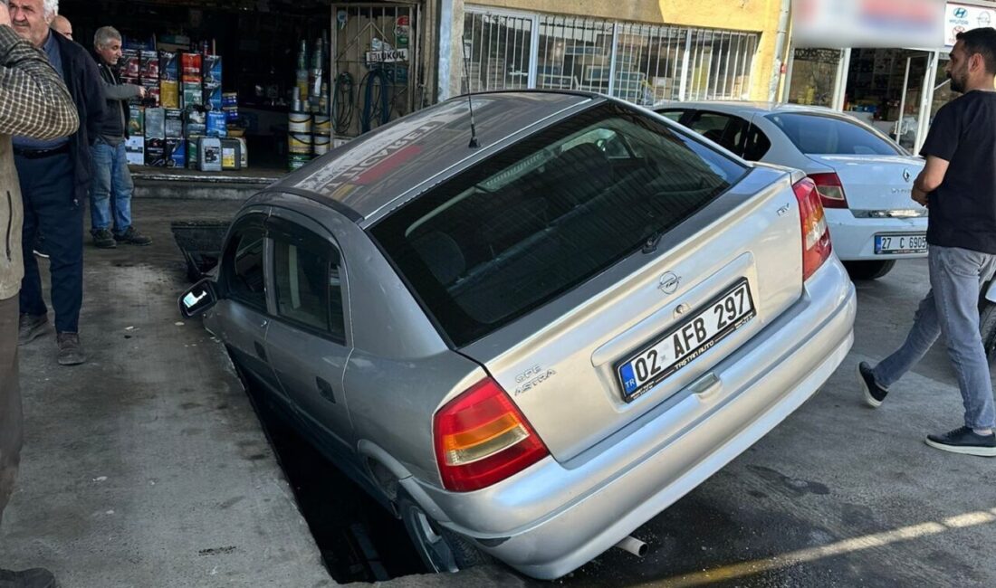 Adıyaman ilinde bir araç, bir bakım kanalına düştü. Adıyaman merkez