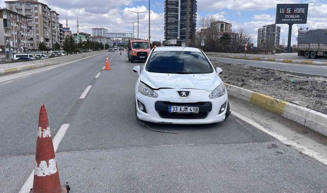 Sivas’ta bir kız çocuğu, yolun karşısına geçmeye çalışırken bir otomobil