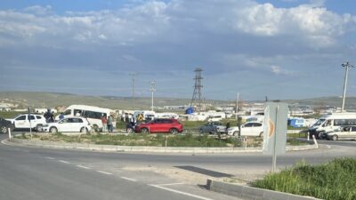 Eskişehir-Alpu karayolunda meydana gelen trafik kazasında, işçi servis aracı ile