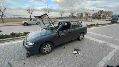 Karaman ilinde meydana gelen trafik kazasında, kontrolü kaybeden bir otomobil