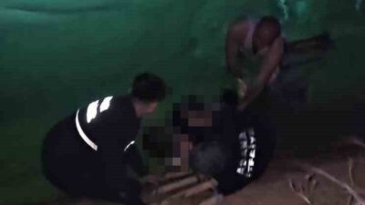 Adana’da yaşanan bir kazada otomobil kontrolünü kaybederek sulama kanalına düştü