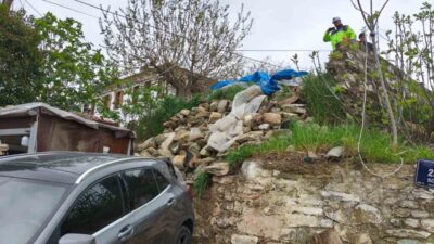 İzmir’in Selçuk ilçesinde, bir otomobilin kontrolünü kaybetmesi sonucu meydana gelen